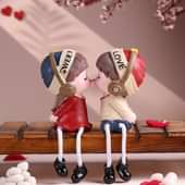 Loving Couple Showpiece: 4-inch kissing couple love dolls