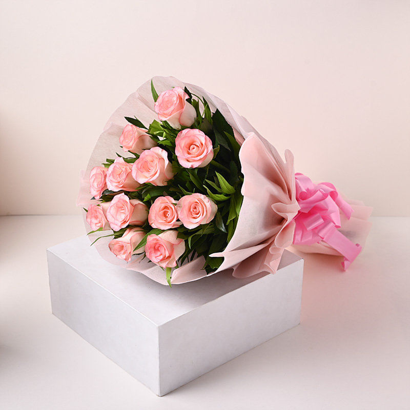 12 Pink Roses Bunch