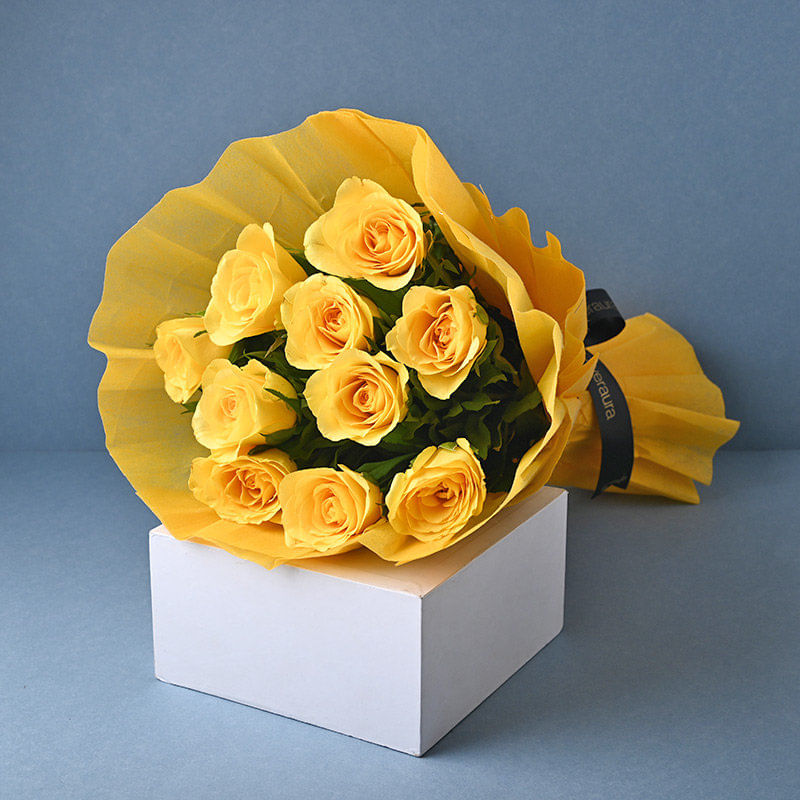 12 Yellow Roses