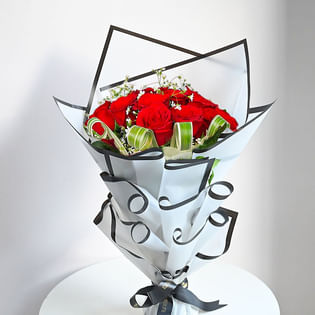Bunch of 26 Red Roses in Glass Vase