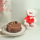 Choco Chip Cake With White Love Teddy MKTPLC