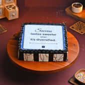 VVested Photo Cake Half Kg Eggless In Chocolate Flavor