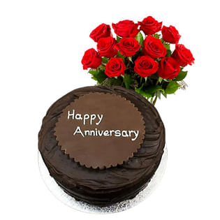 Chocolate Fudge Cake And Rose Bouquet Combo
