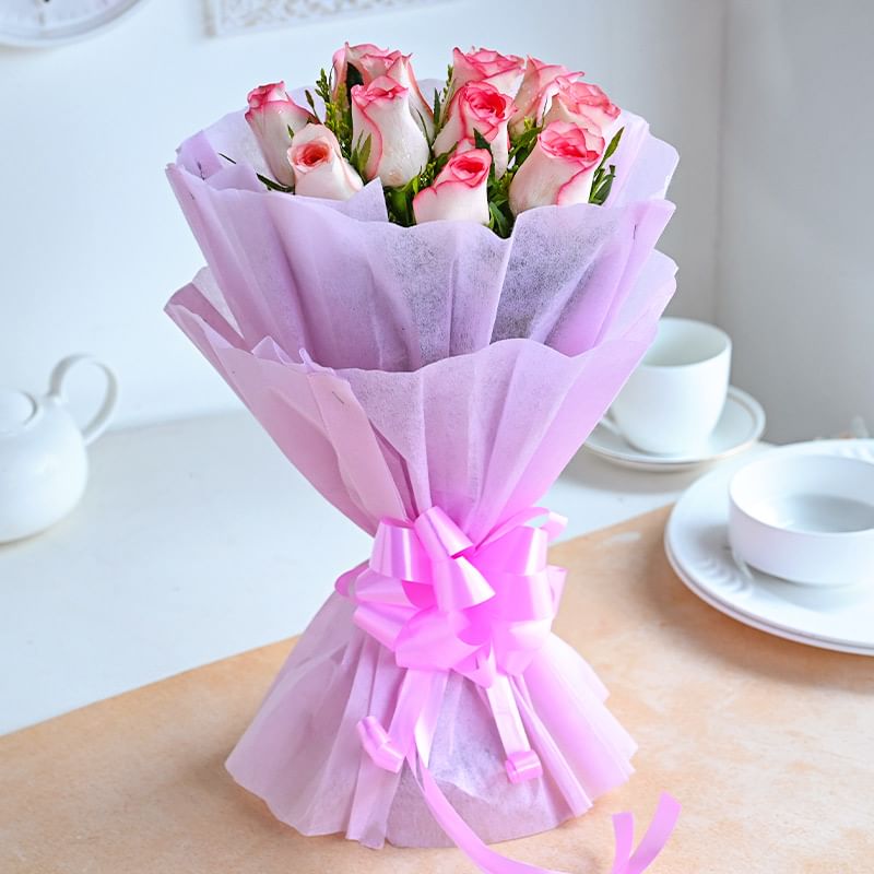 Send Dozen Pink Roses Bouquet Online