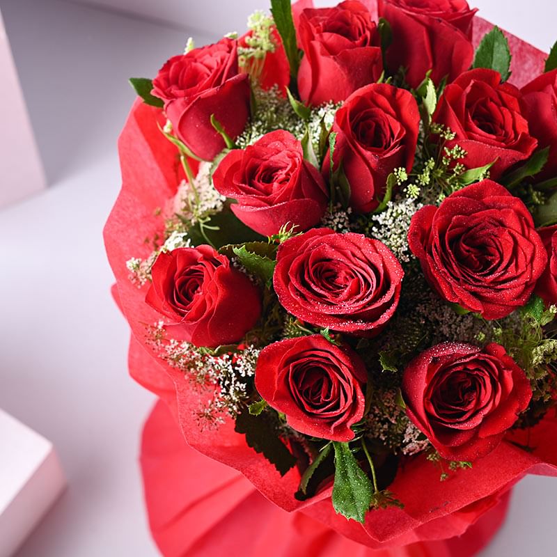 Beautiful Red roses Bouquet _TopView