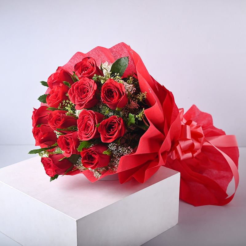 Beautiful Red roses Bouquet _SideView