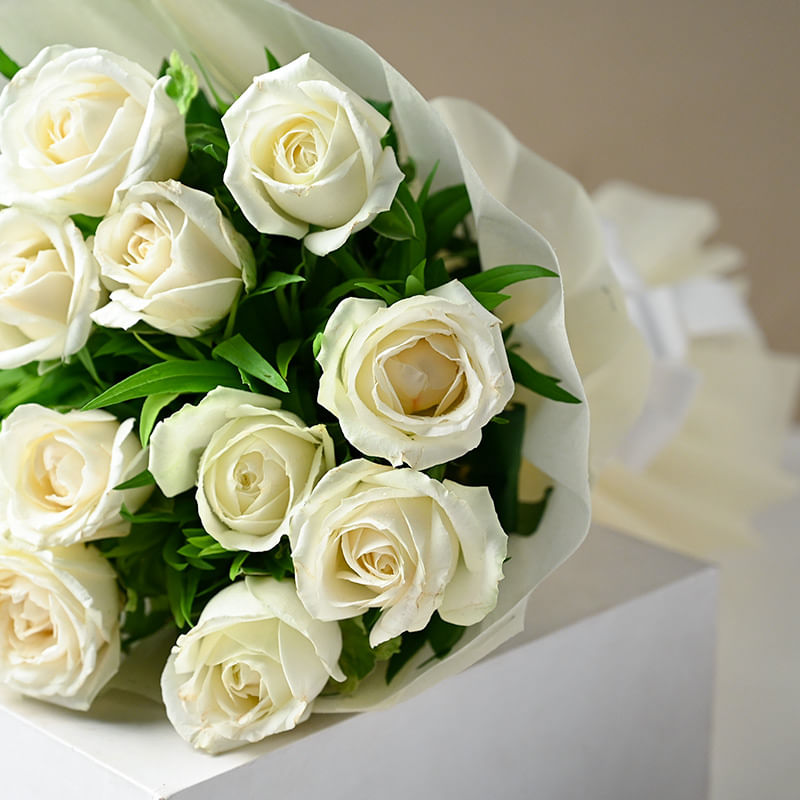 Send Buy White Roses Bouquet in India