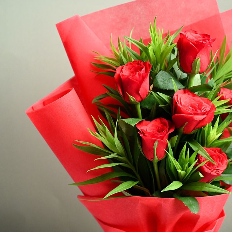 Bouquet of 6 Red Roses
