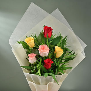 Zoomed View of Charming Rose Bouquet