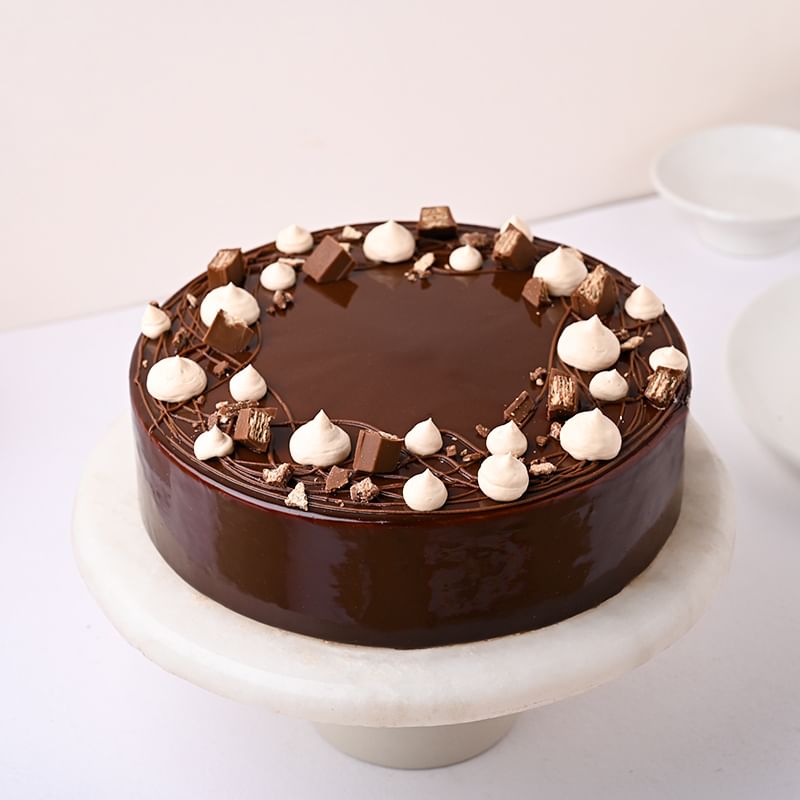 Kitkat Crunch Chocolate Cake