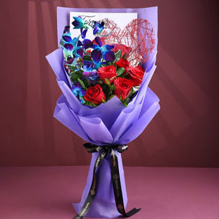 Send Orchids n Roses in Vase to Your Love on Rose Day