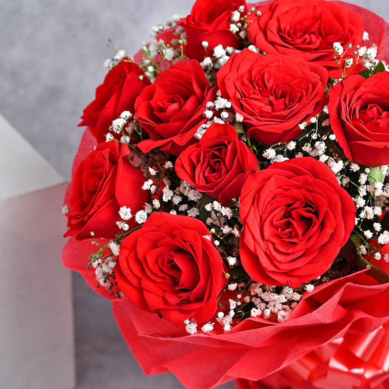 Red Rose Flower Bouquet Close View