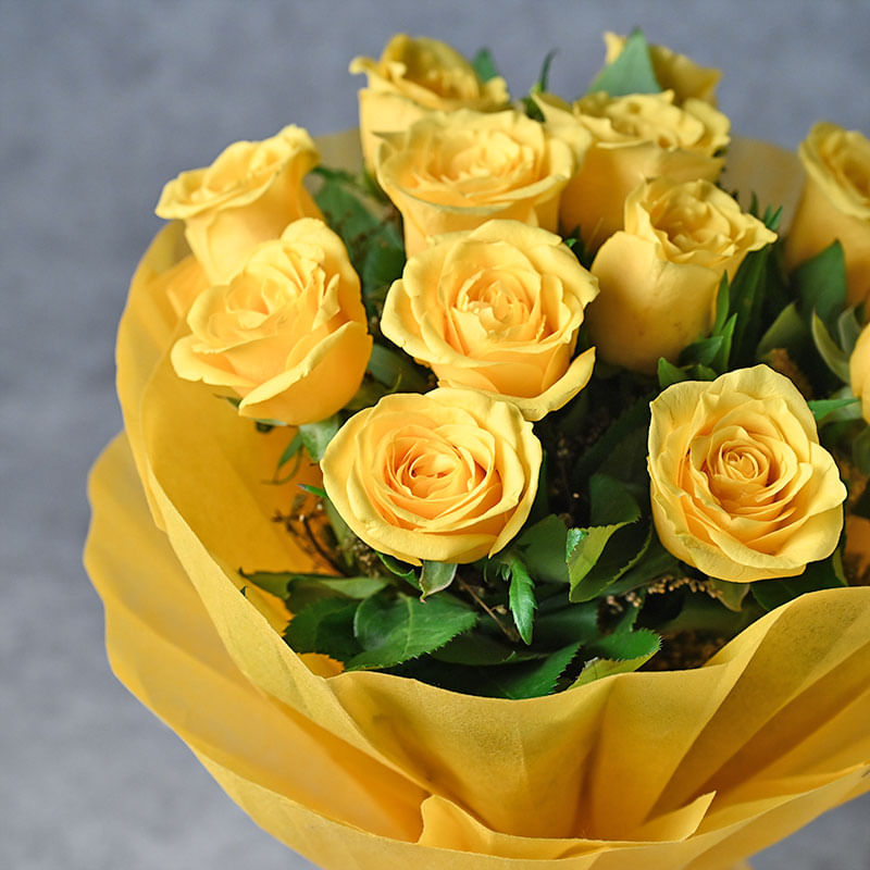 Sunny Roses With Cake Combo: Flowers And Cake Online