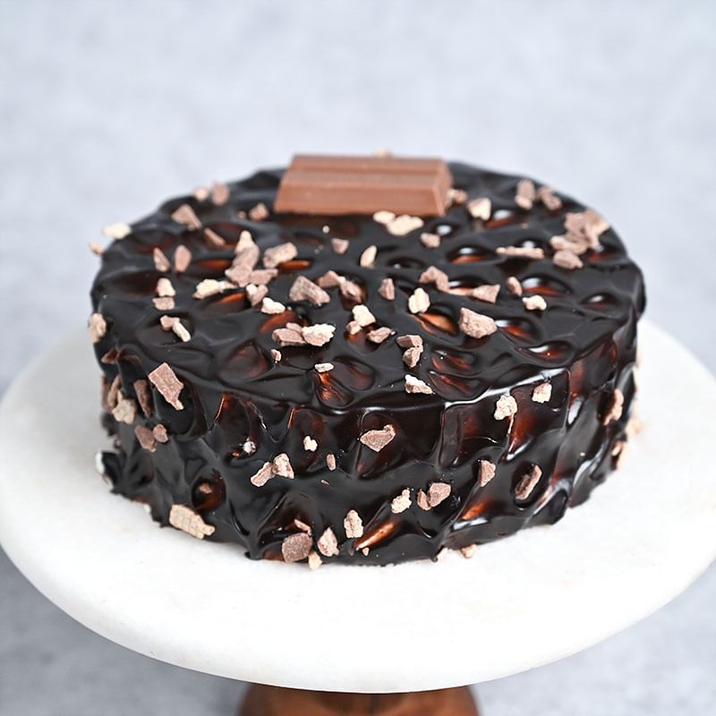 Rich KitKat Chocolate Cake