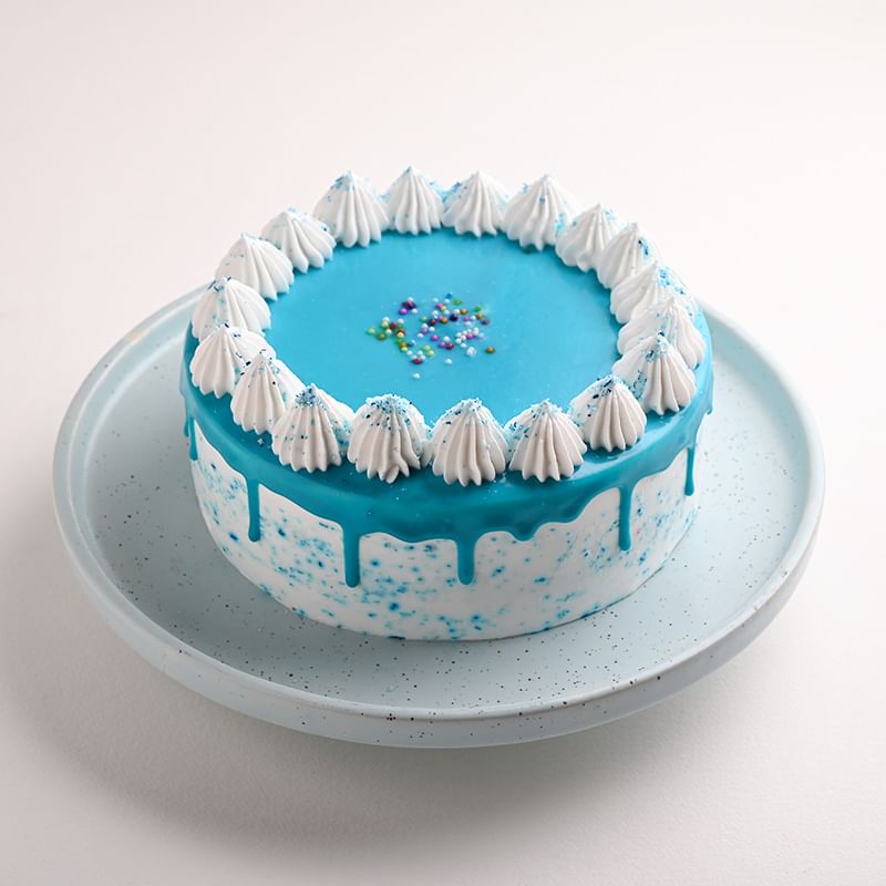 Round Chocolate Cake in Blue