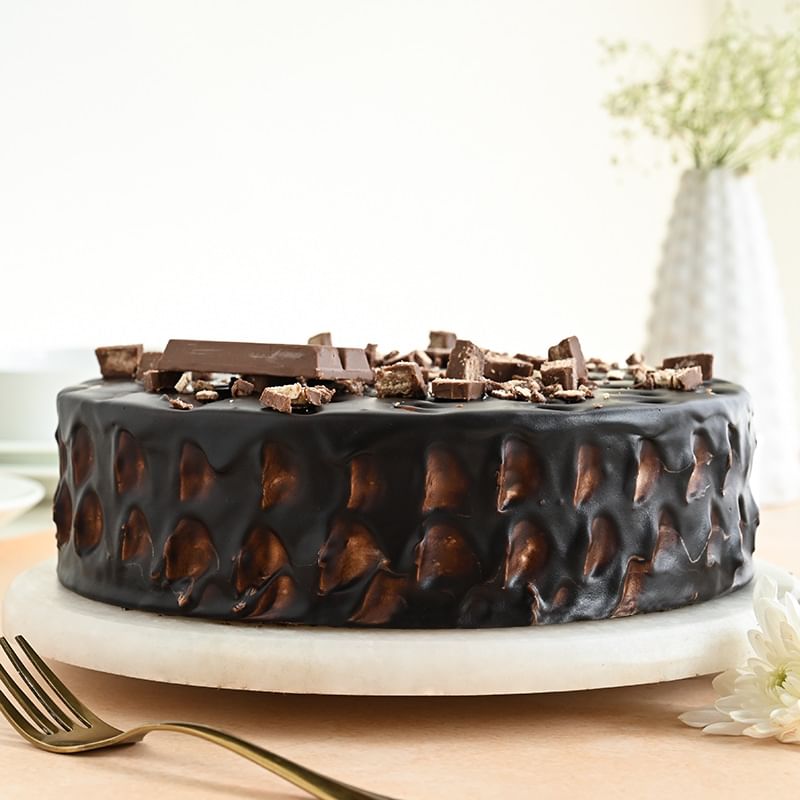 Side View Silky Smooth KitKat Cake Online