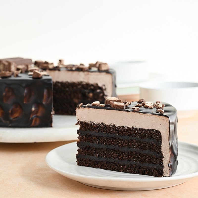 Silky Smooth KitKat Cake