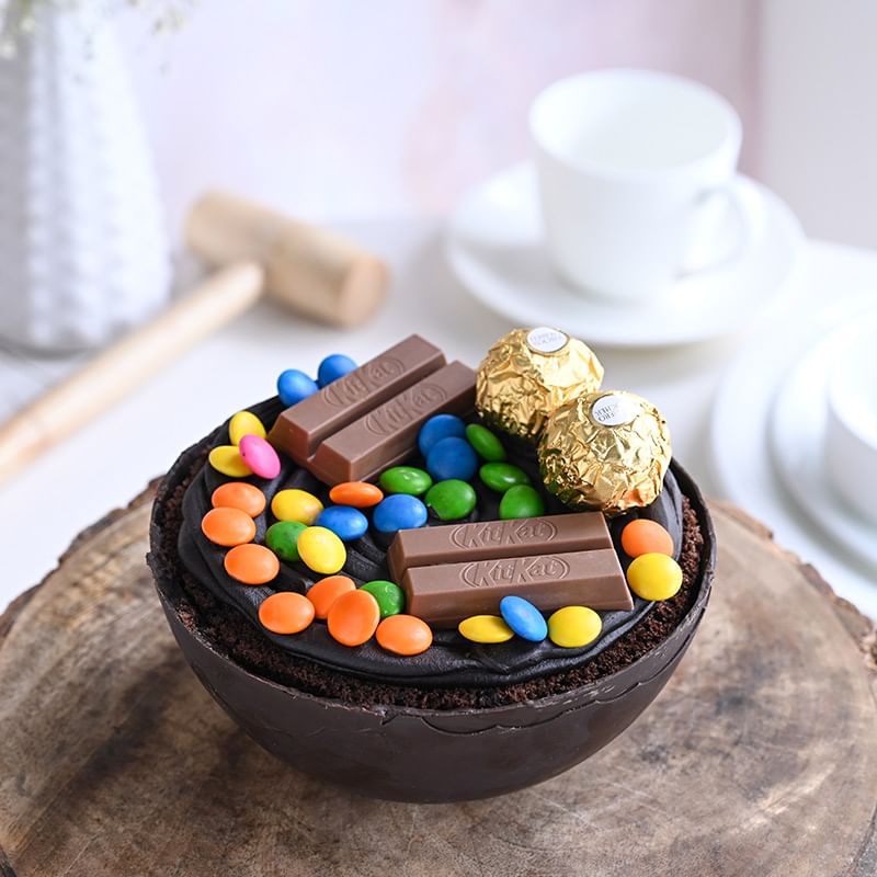 Round Choco Pinata Best Cake for New Year