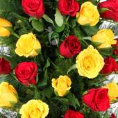 50 Red Roses and 50 Yellow Roses Arrangement in Zoomed View