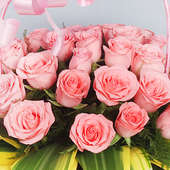Arrangement of 30 fresh Pink Roses with Zoomed View