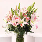 Send arrangement of 4 pink lilies And 15 pink roses online