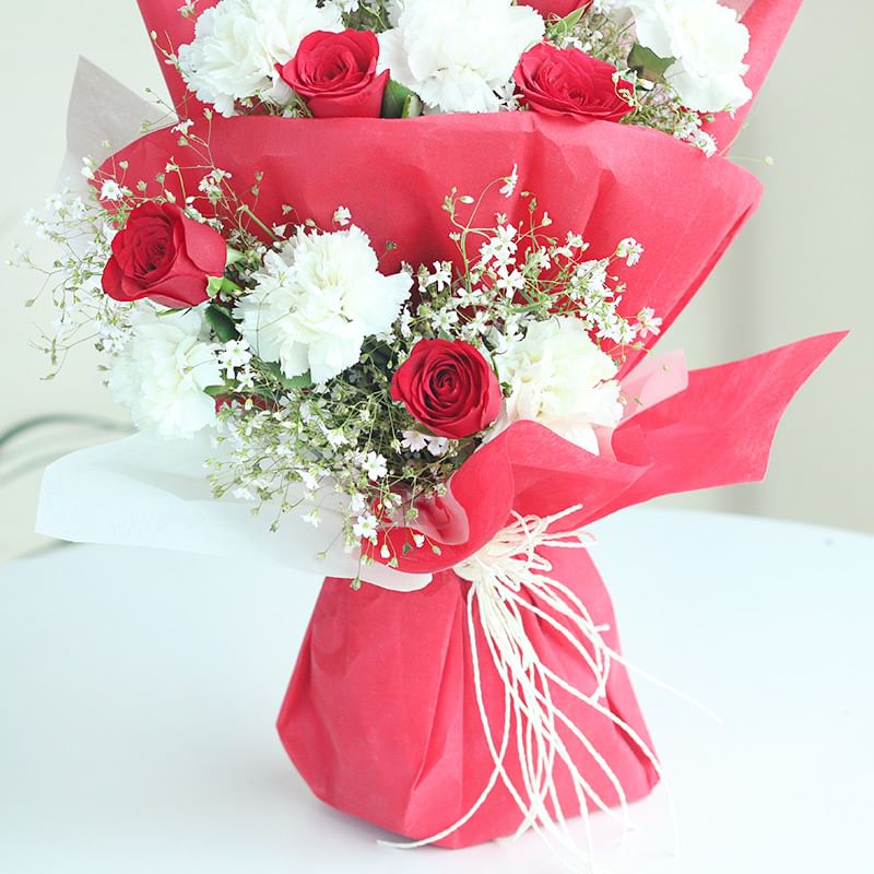 Bunch of 10 Red & White Roses - Valentine Day Flowers