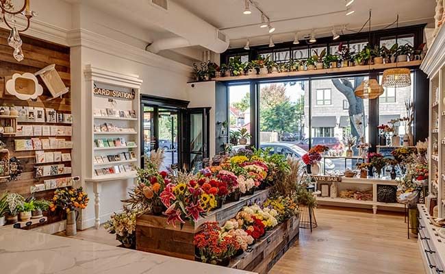 How to Choose the Best Flower Shop Delivery Service Near You