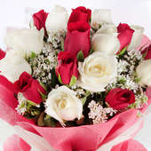 10 Red Roses and 10 White Roses Bouquet in Zoomed View