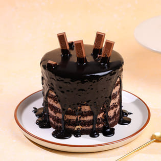  Kit Kat Pull me Up cake for birthday