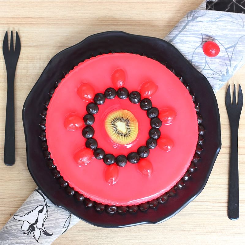 Luscious Strawberry Cake