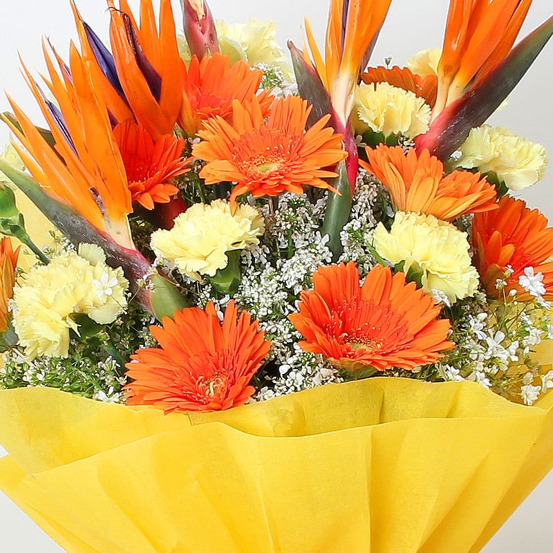24 Mixed Flowers Bouquet in Zoomed in View