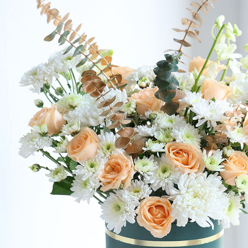 A Floral Hour Of Peachy Warmth