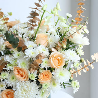 A Floral Hour Of Peachy Warmth