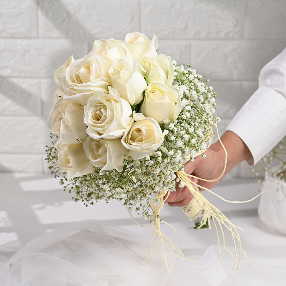 A Forever Promise In White Roses