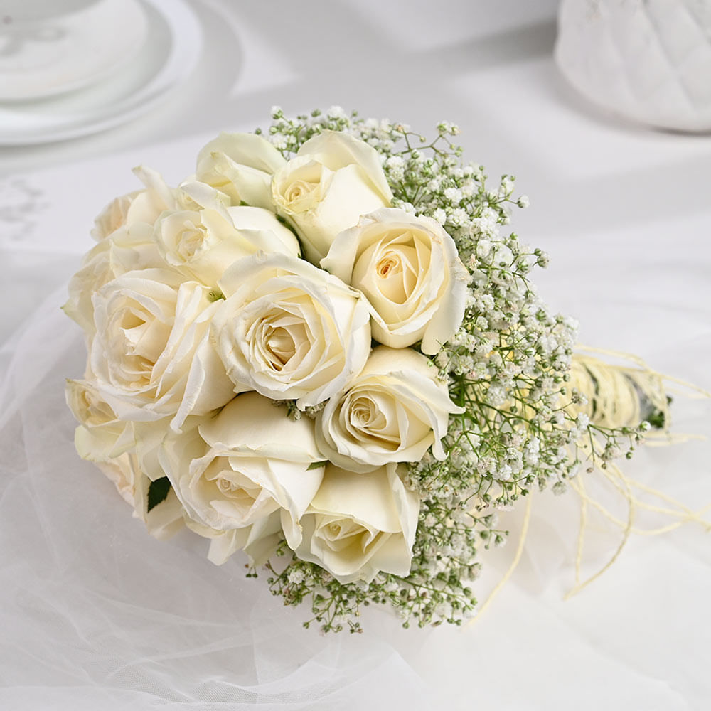 15 White Roses