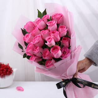 A Love Note In Pink Roses