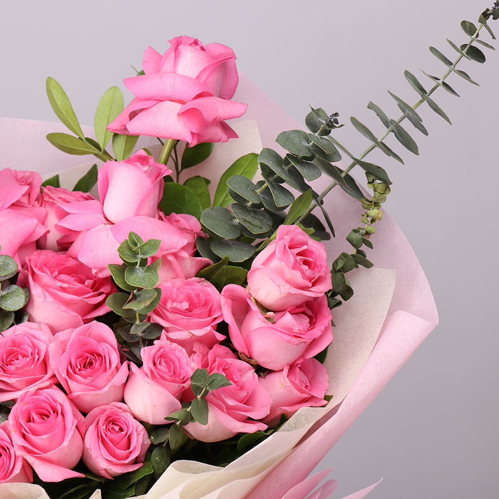 A Love Note In Pink Roses