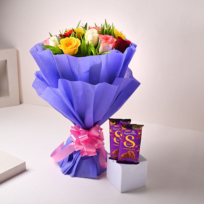 Alluring Rose Boquet With Chocolates