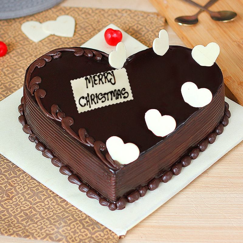 Christmas Heart Cake with Choco Chips