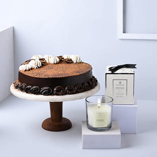 Aromatic Candle With Chocolate Truffle Cake