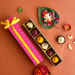 Assorted Modaks With Ganesha Idol