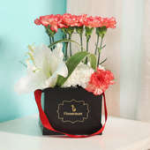 Assortment Love Hug - Bouquet of 1 Oriental Lily and 10 Orange Carnations with 8 White Carnations