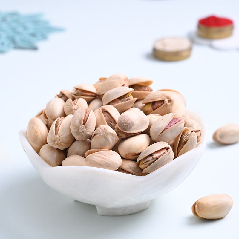 Bhaiya Bhabhi Stone Rakhi With Pistachios
