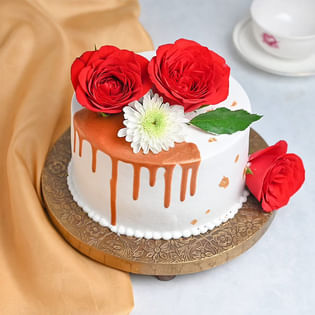 Side view of Bloomed Bliss Customize Cake