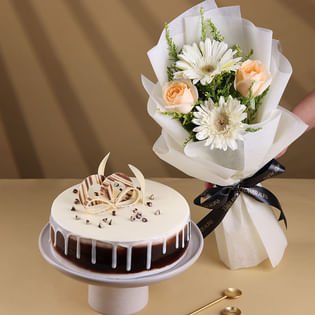 Blooming Bouquet N Black Current Cake