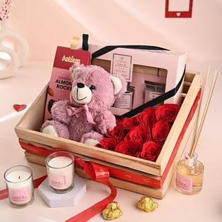 Love Lit N Delight With Roses