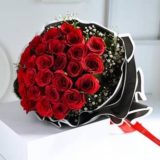 Bundle Of Exotic Red Roses for Valentine