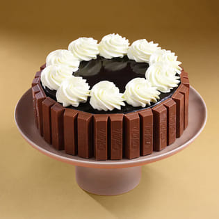 Kit Kat Cream Dollops Cake