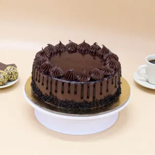 Chocolate Fudge Drip Cake