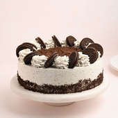 Only cake view of Oreo Cake without Couple Cake Topper